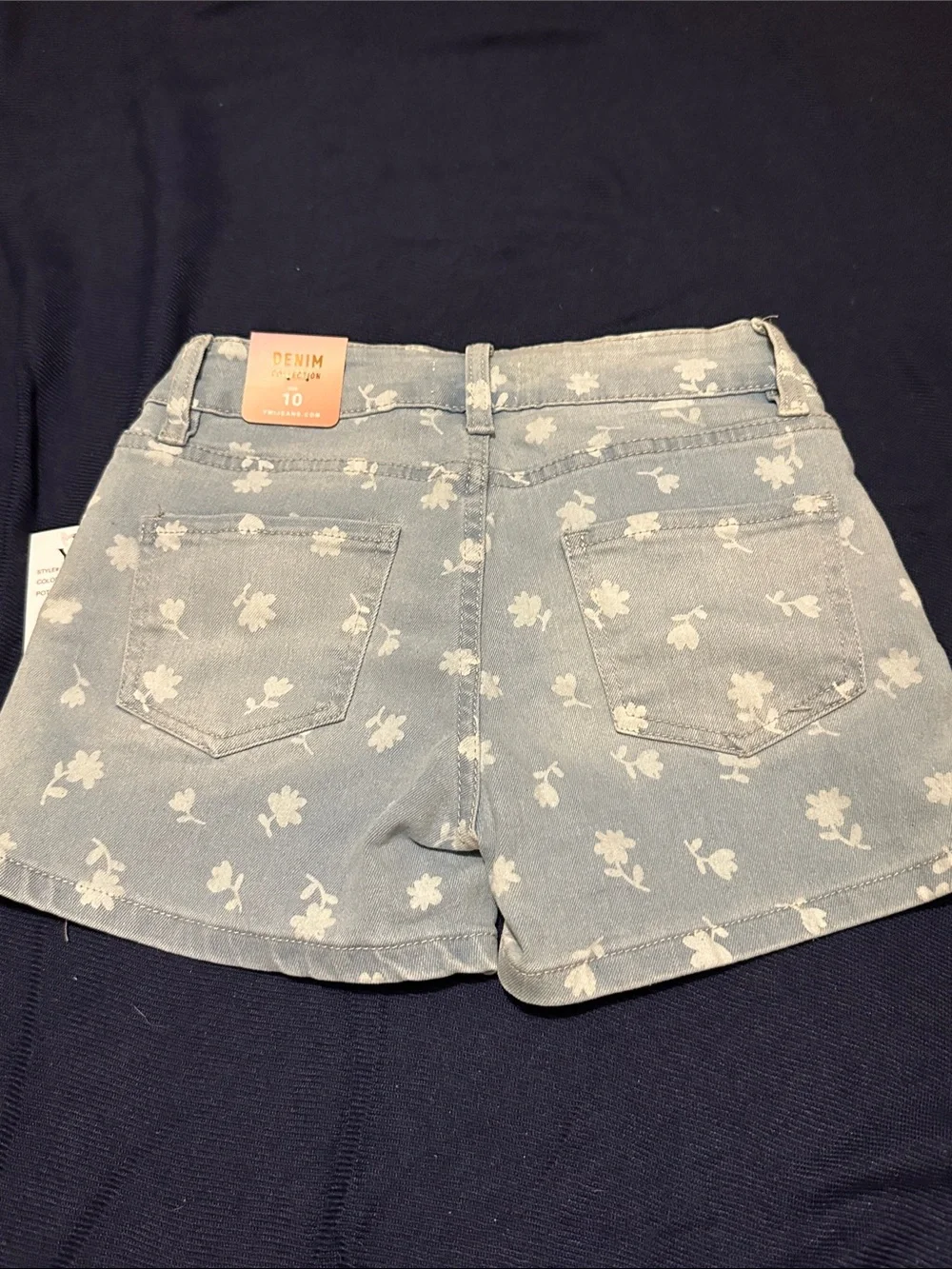 Vim Floral Print Women's Denim Shorts in Light Blue with blue buttons